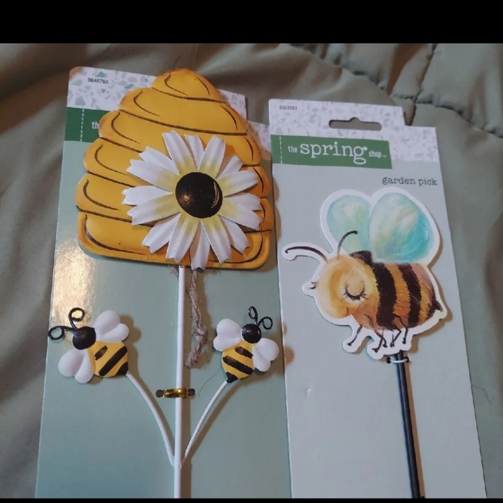 SLEEPY BEE &  BUMBLE BEE HIVE  LARGE GARDEN PICKS SET - 17 & 18 Inches Tall NWT